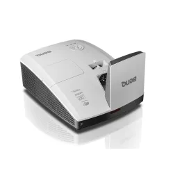 Ультракороткофокусный проектор BenQ MH856UST+